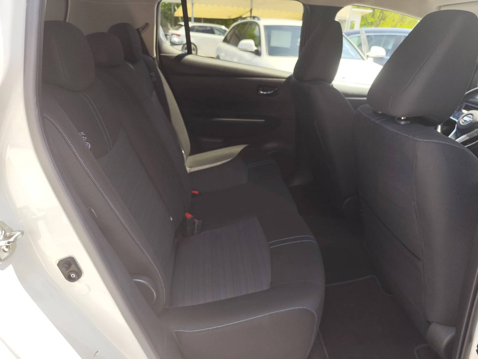 Nissan Leaf  40KWh* 150k.c.* АВТОМАТИК* LED* CAMERA* , снимка 13 - Автомобили и джипове - 54425568