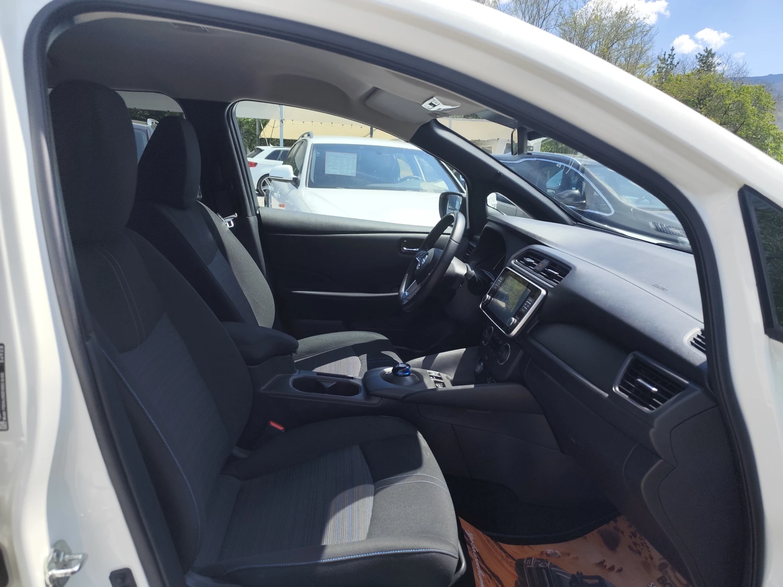Nissan Leaf  40KWh* 150k.c.* АВТОМАТИК* LED* CAMERA* , снимка 14 - Автомобили и джипове - 54425568