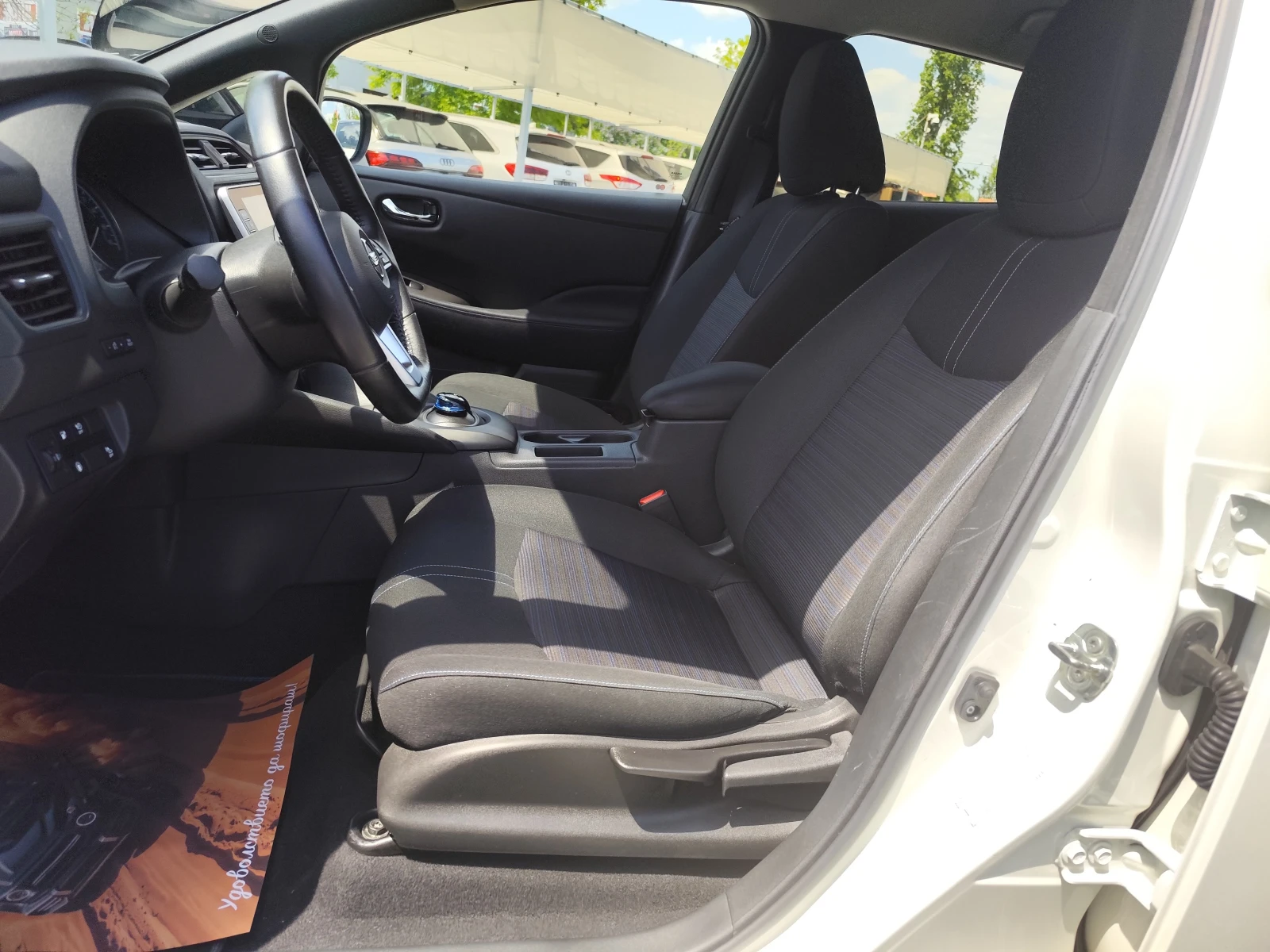 Nissan Leaf  40KWh* 150k.c.* АВТОМАТИК* LED* CAMERA* , снимка 6 - Автомобили и джипове - 54425568