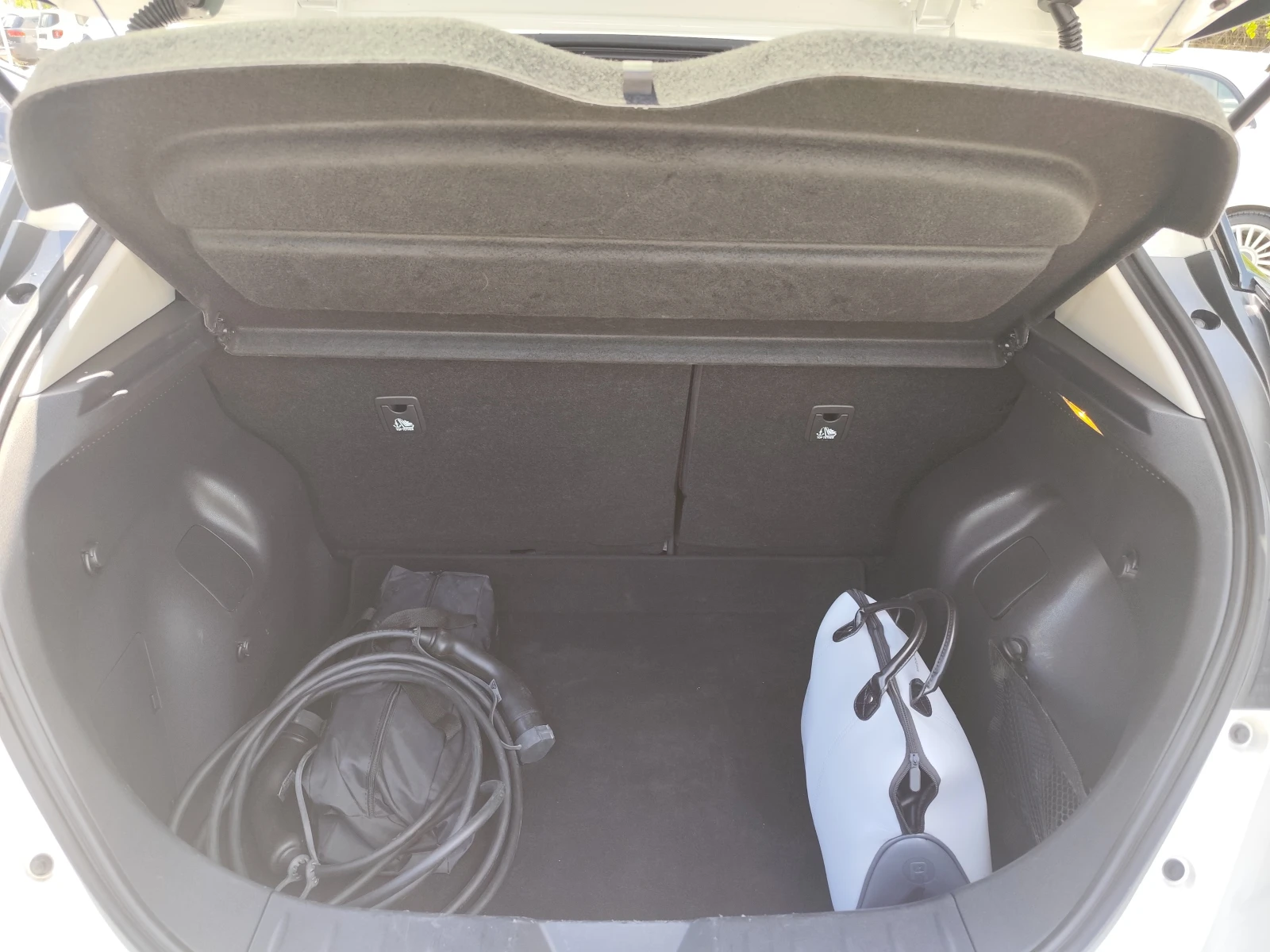 Nissan Leaf  40KWh* 150k.c.* АВТОМАТИК* LED* CAMERA* , снимка 15 - Автомобили и джипове - 54425568