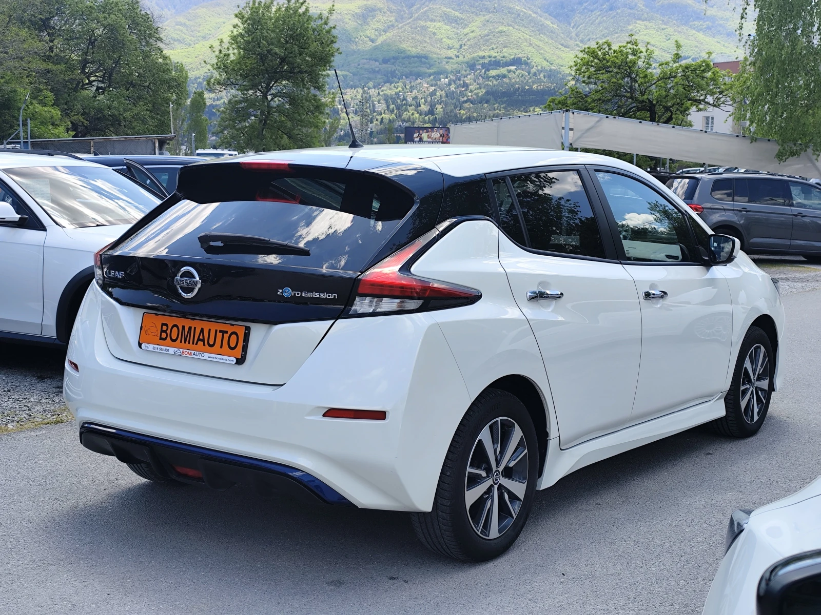 Nissan Leaf  40KWh* 150k.c.* АВТОМАТИК* LED* CAMERA* , снимка 4 - Автомобили и джипове - 54425568