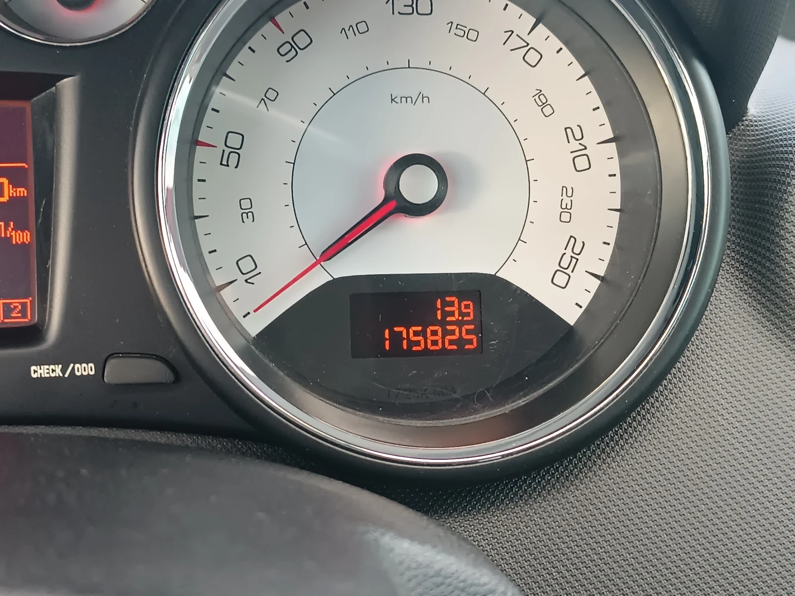 Peugeot 308 2.0 HDi, ФЕЙС, 150к.с., ПЕРФЕКТНО, ЛИЗИНГ , снимка 9 - Автомобили и джипове - 54598971