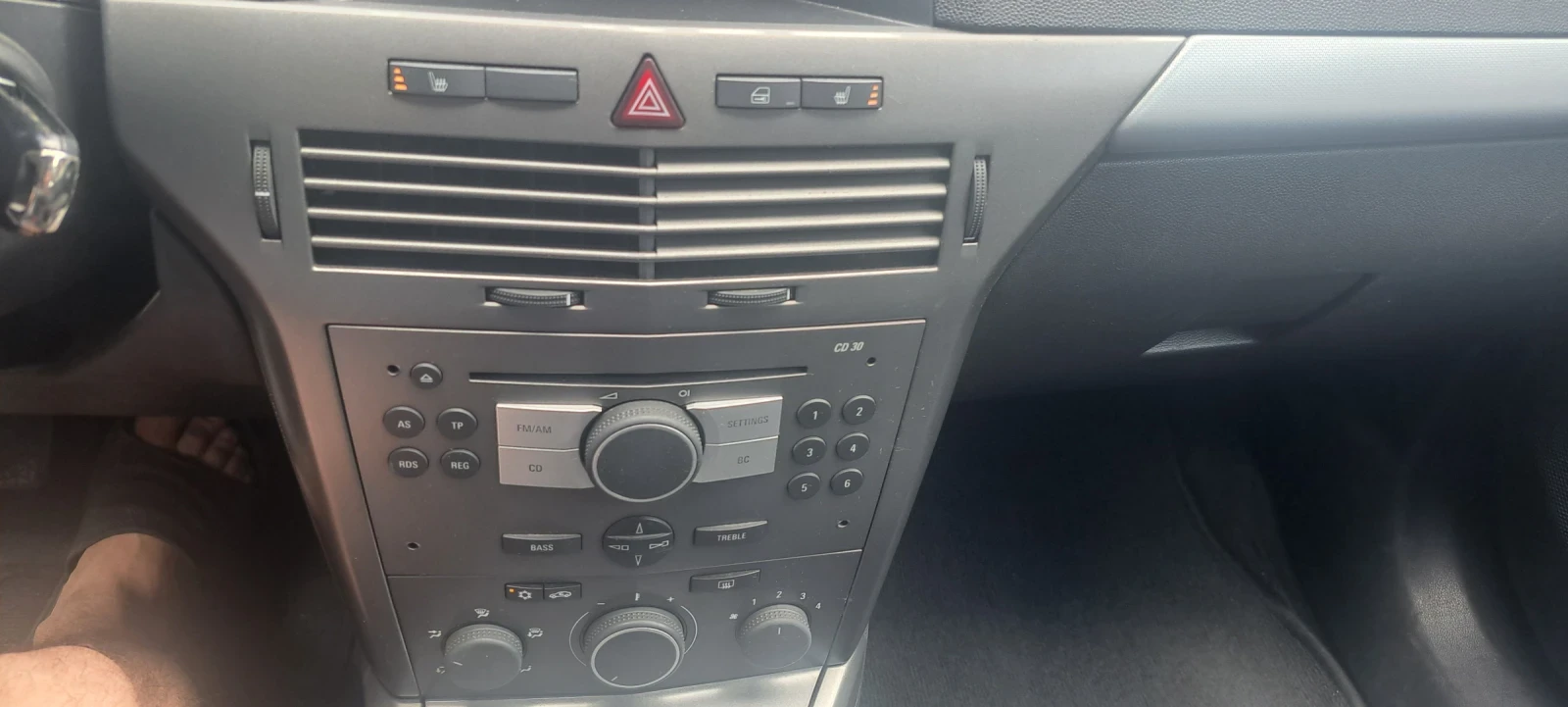 Opel Astra 1.4/Газ/Клима/Подгрев/Автопилот, снимка 9 - Автомобили и джипове - 54810295