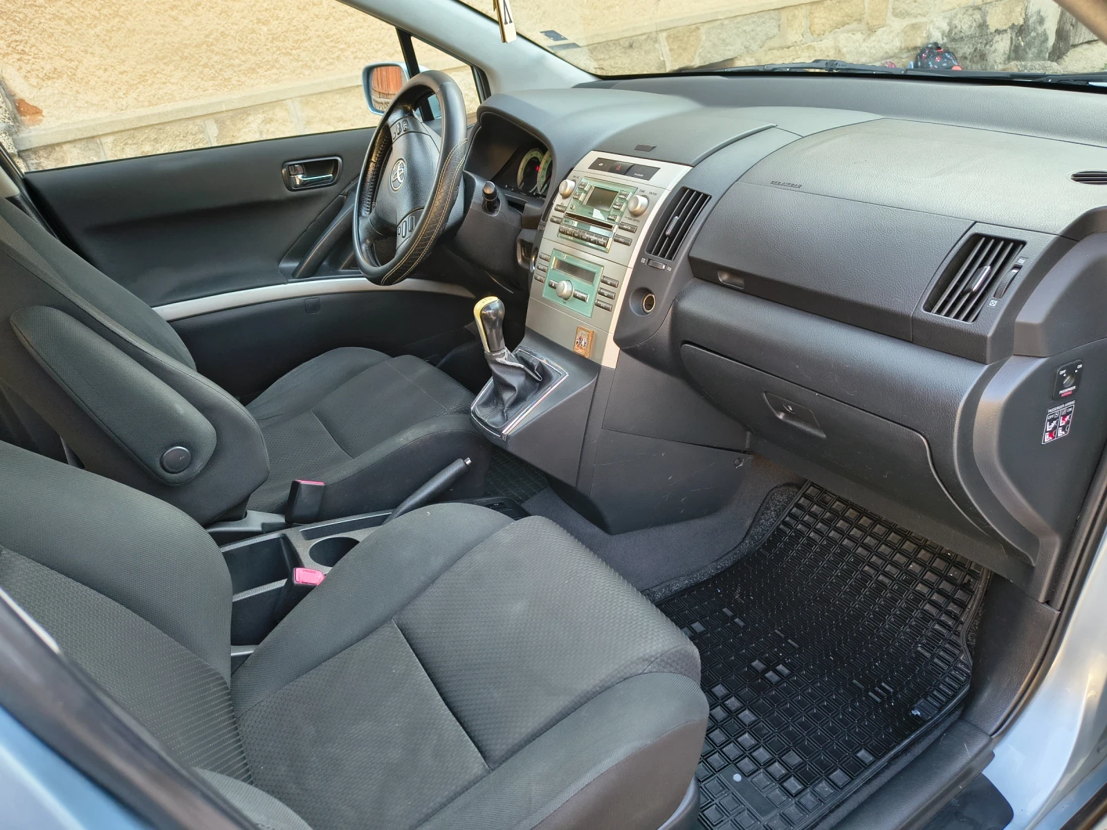 Toyota Corolla verso 2.0 D4D, снимка 7 - Автомобили и джипове - 54947577