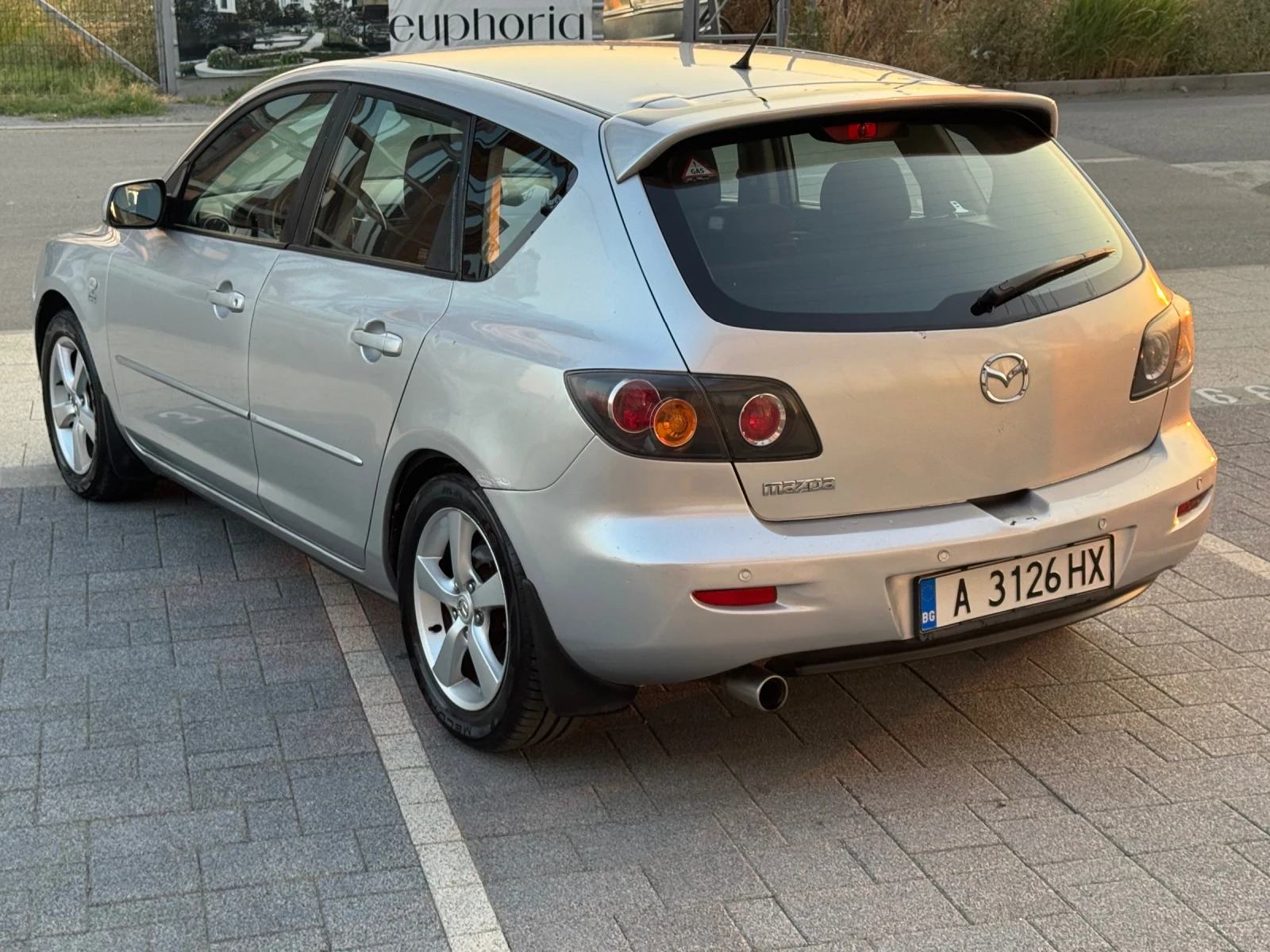 Mazda 3 1.6 Газ Автомат, снимка 4 - Автомобили и джипове - 55450017
