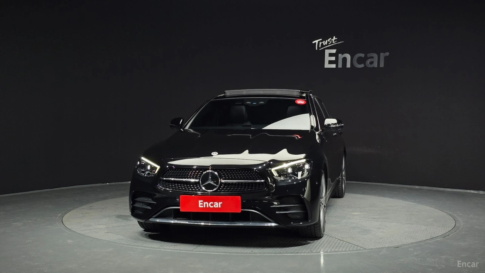Mercedes-Benz E 350 4MATIC AMG* HUD* КОЖА* ОБДУХВ* НАВИ* ПАНО, снимка 3 - Автомобили и джипове - 55479793