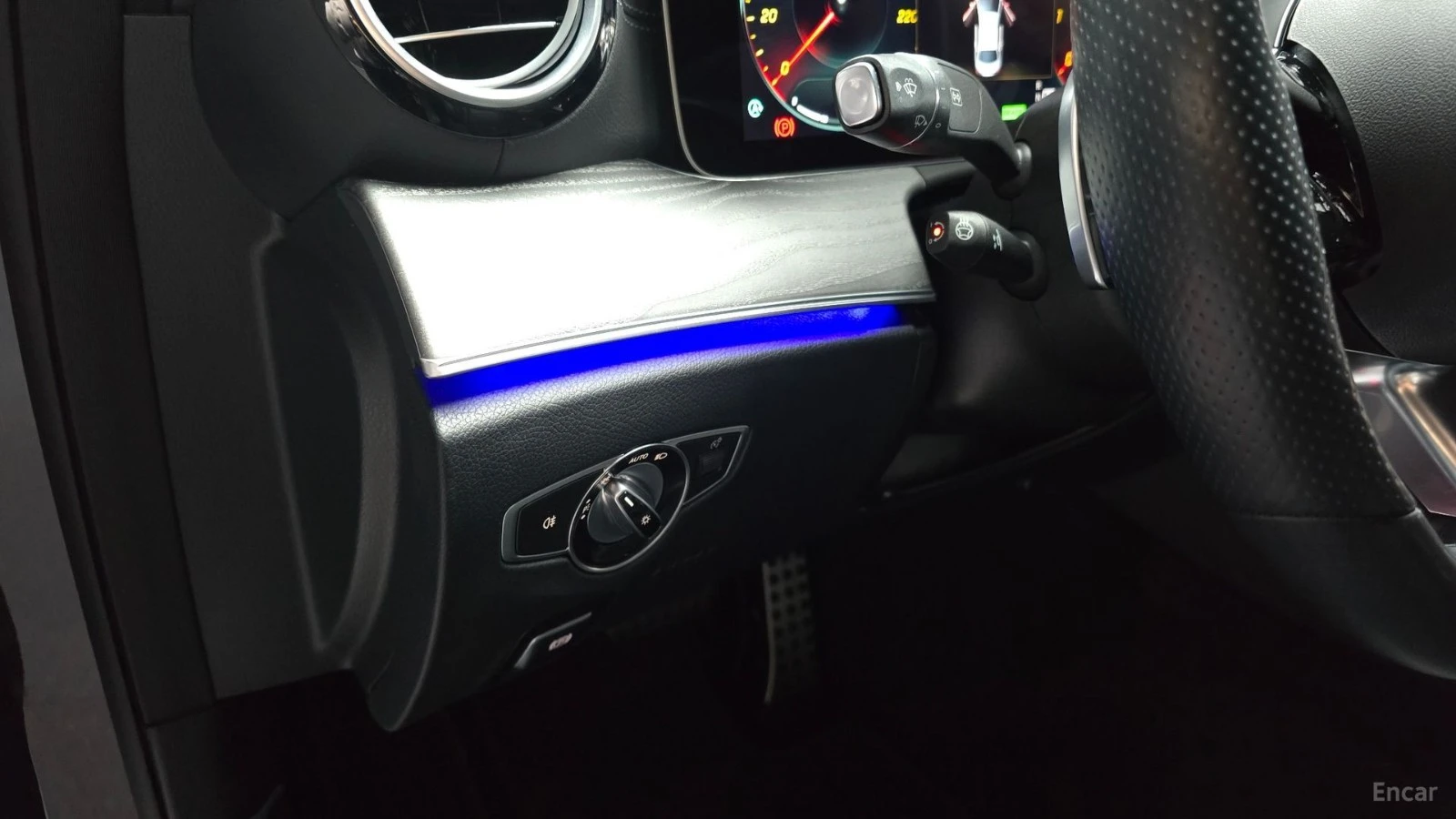 Mercedes-Benz E 350 4MATIC AMG* HUD* КОЖА* ОБДУХВ* НАВИ* ПАНО, снимка 15 - Автомобили и джипове - 55479793