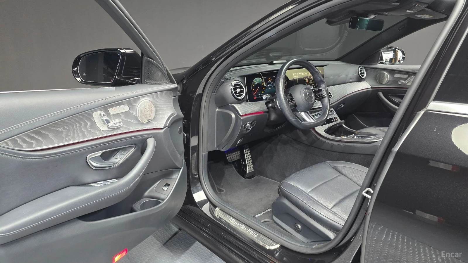 Mercedes-Benz E 350 4MATIC AMG* HUD* КОЖА* ОБДУХВ* НАВИ* ПАНО, снимка 9 - Автомобили и джипове - 55479793