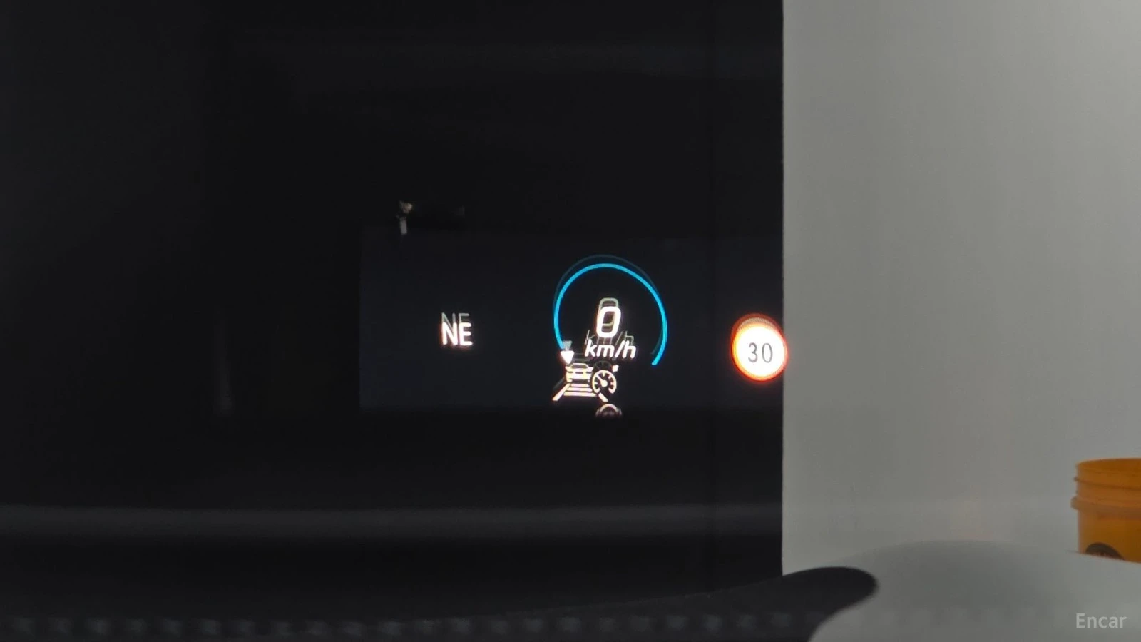 Mercedes-Benz E 350 4MATIC AMG* HUD* КОЖА* ОБДУХВ* НАВИ* ПАНО, снимка 17 - Автомобили и джипове - 55479793