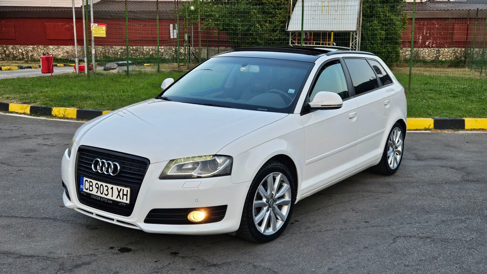 Audi A3 2.0 TDI S-LINE/KOJA/PANORAMA/NAVIG, снимка 2 - Автомобили и джипове - 55661952