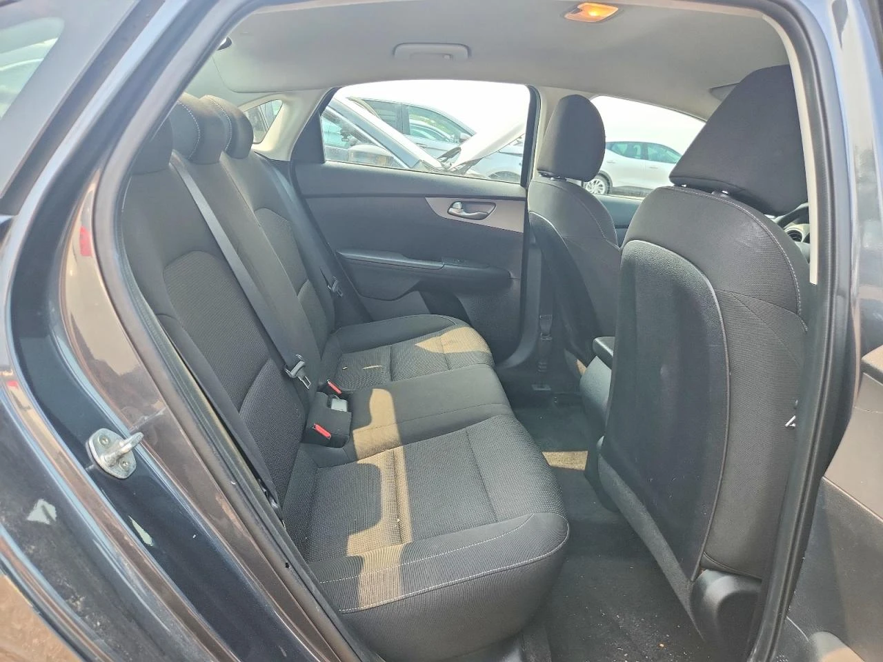 Kia Forte 2.0l Fe, снимка 10 - Автомобили и джипове - 56040783