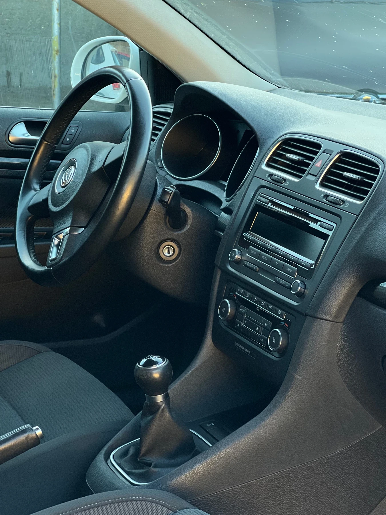 VW Golf 1.6 TDI, снимка 9 - Автомобили и джипове - 56375718