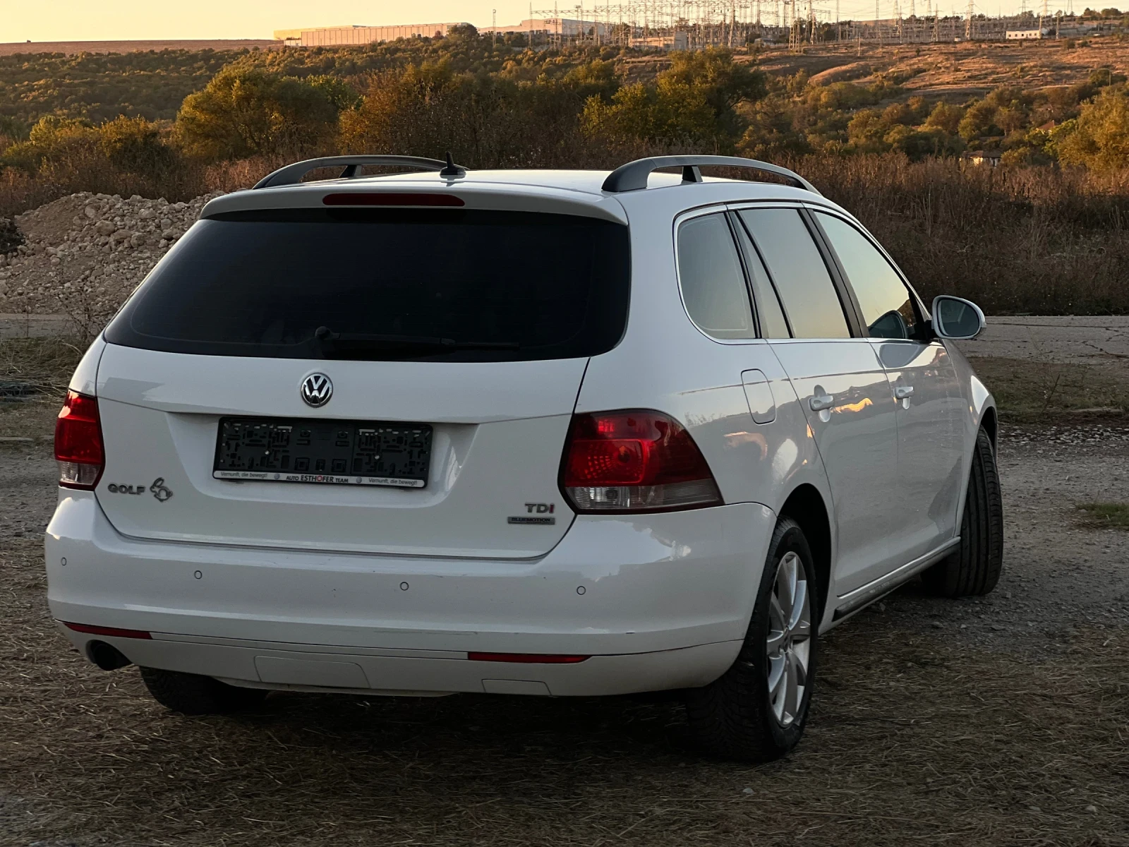 VW Golf 1.6 TDI, снимка 3 - Автомобили и джипове - 56375718