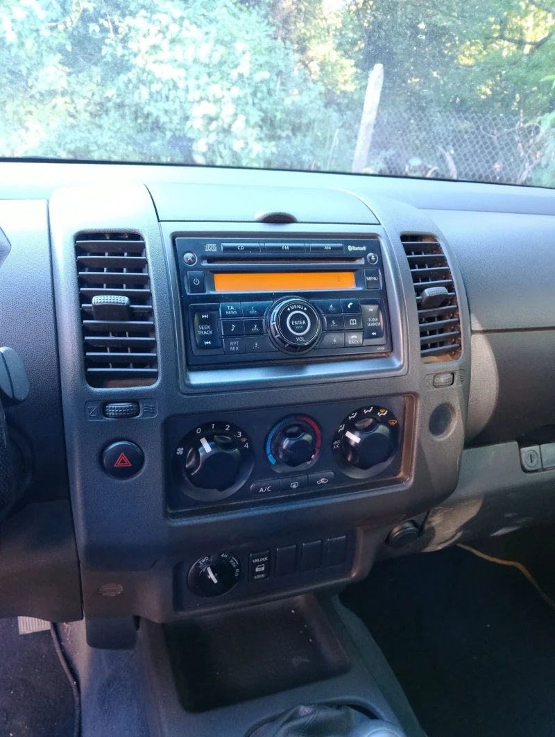 Nissan Navara 2.5D, снимка 12 - Автомобили и джипове - 52121386