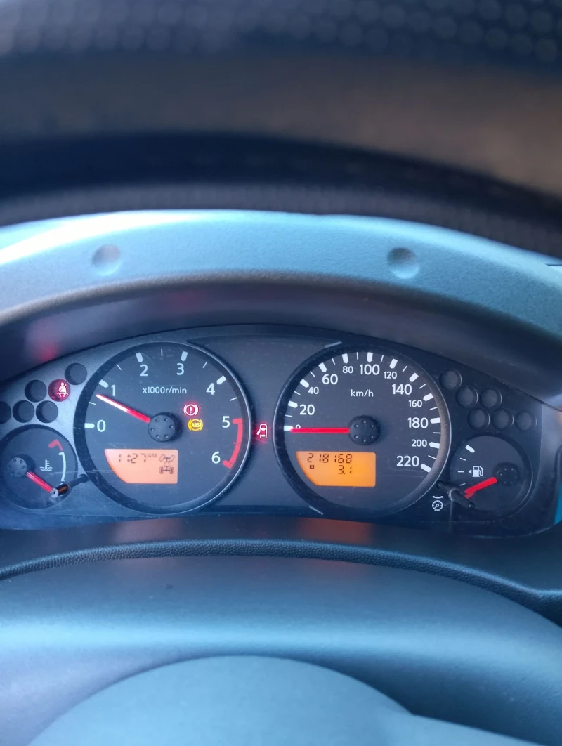 Nissan Navara 2.5D, снимка 11 - Автомобили и джипове - 52121386