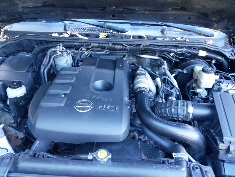Nissan Navara 2.5D, снимка 9 - Автомобили и джипове - 52121386