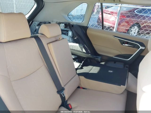 Toyota Rav4 XLE, снимка 7 - Автомобили и джипове - 53474887