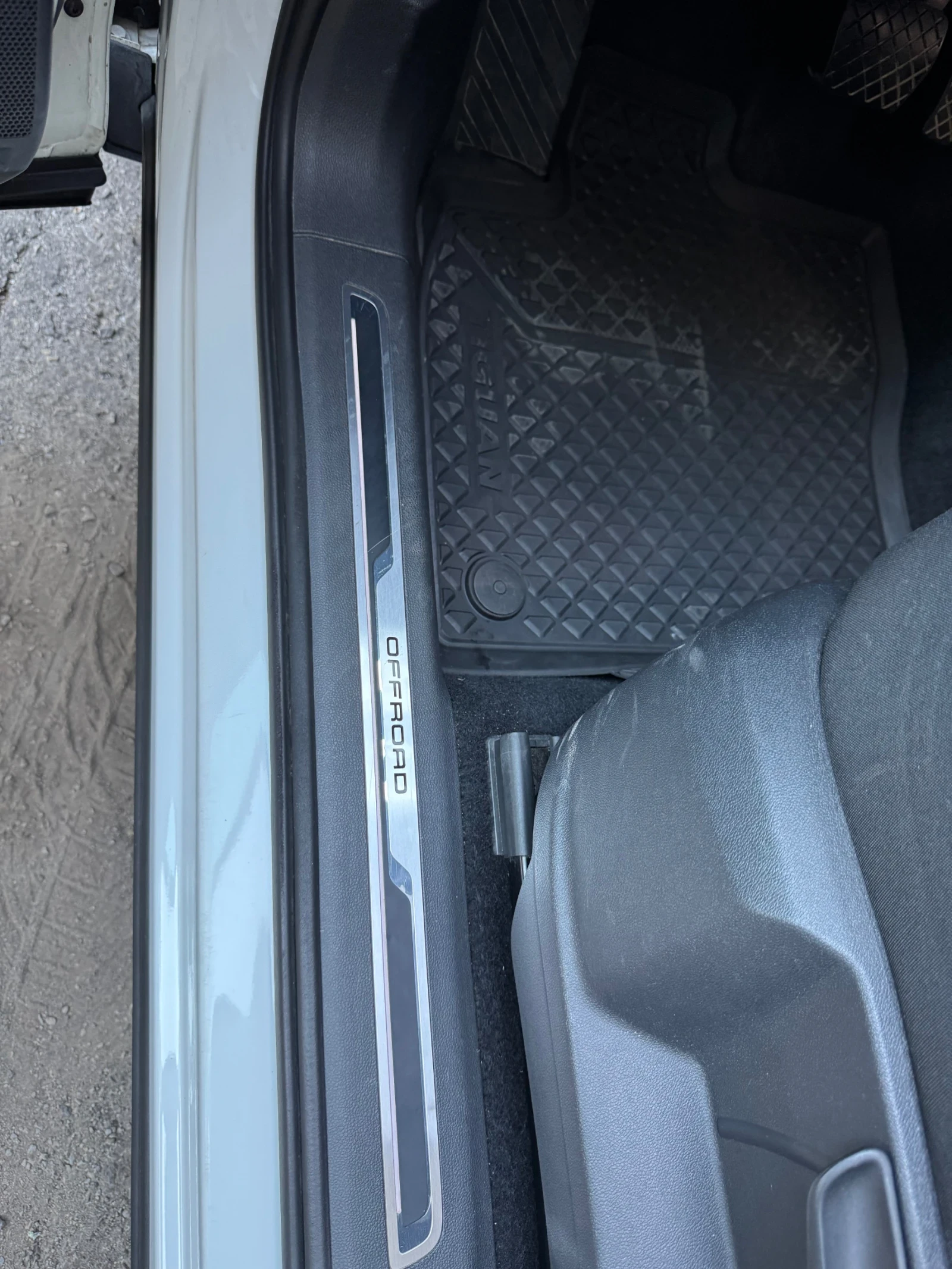 VW Tiguan 2.0 TD?, снимка 12 - Автомобили и джипове - 55805919
