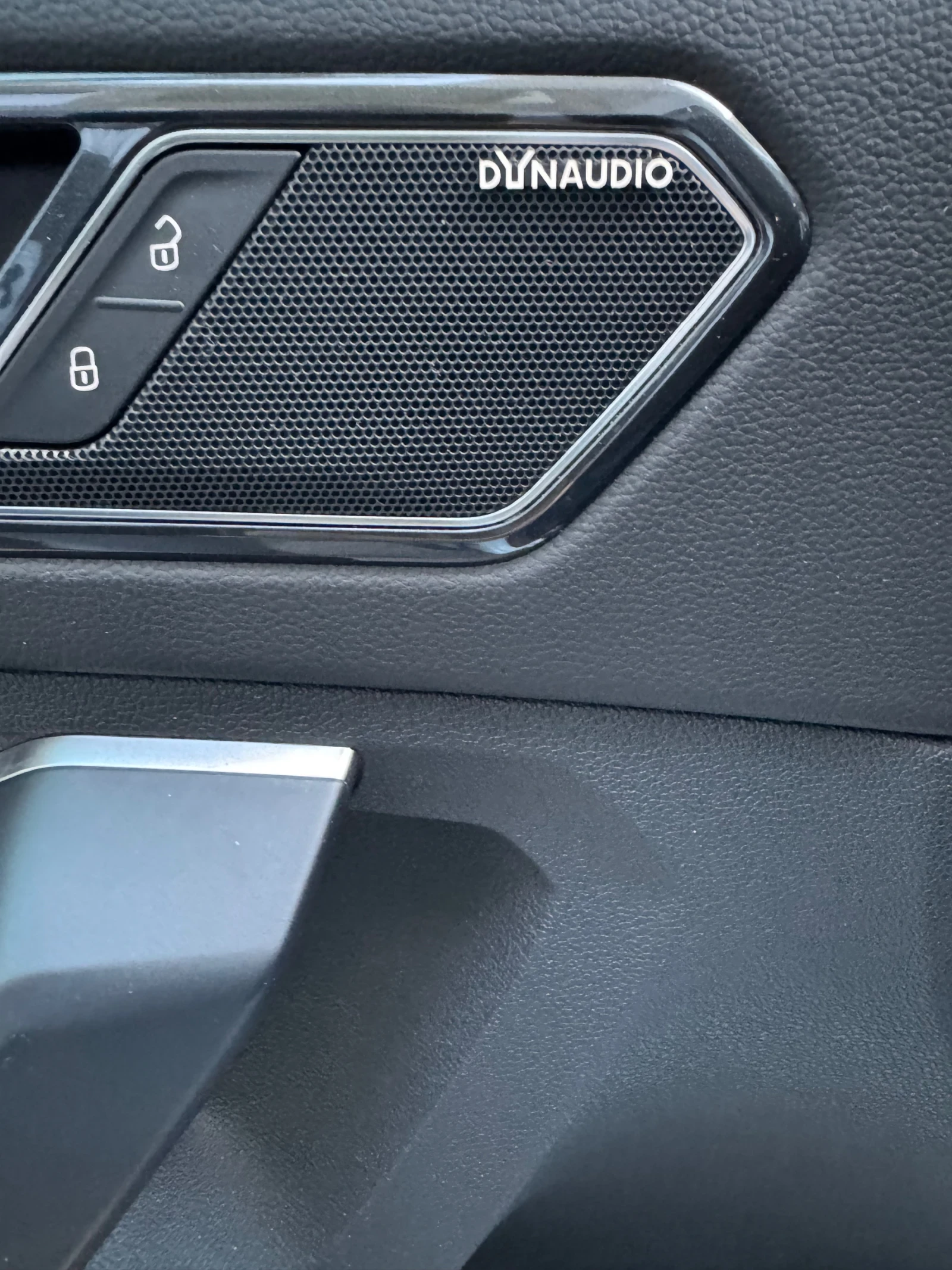 VW Tiguan 2.0 TD?, снимка 5 - Автомобили и джипове - 55805919