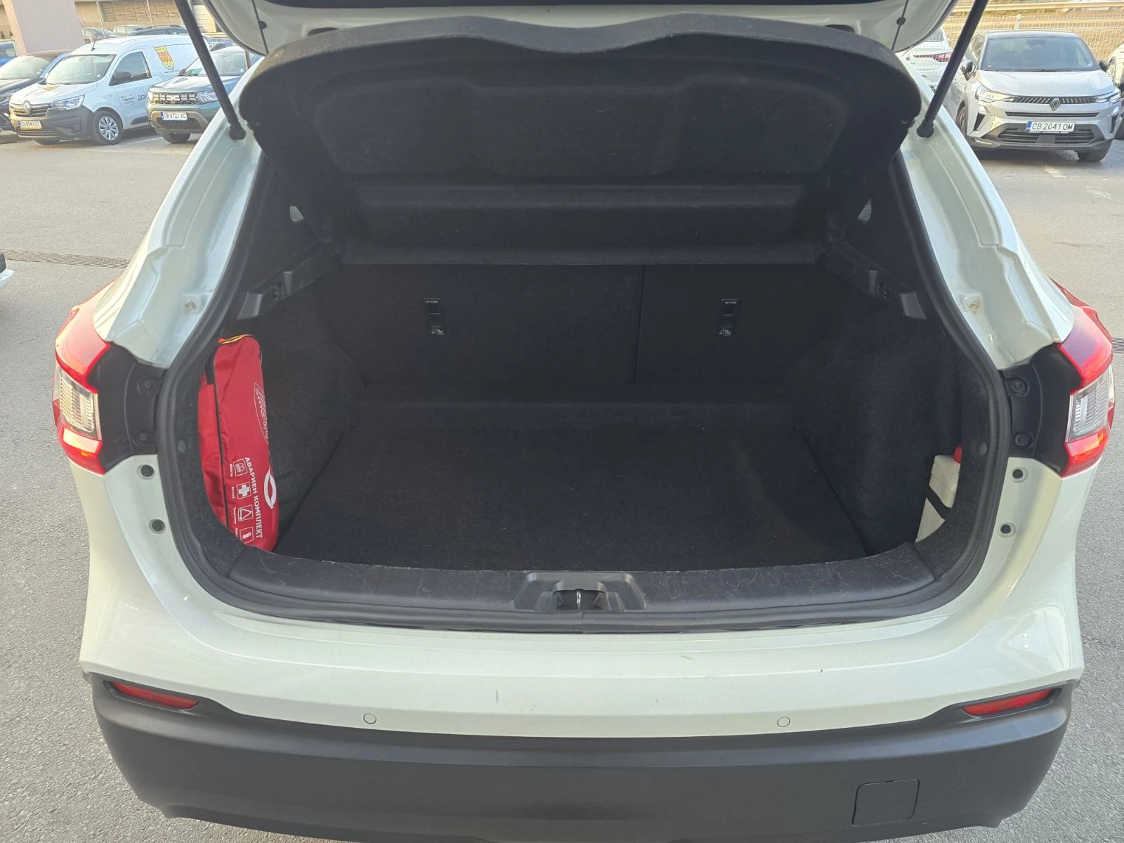 Nissan Qashqai 1.3 TCe 158 �.�. ������ 4x2 Stop & Start | Mobile.bg � ����������� 16