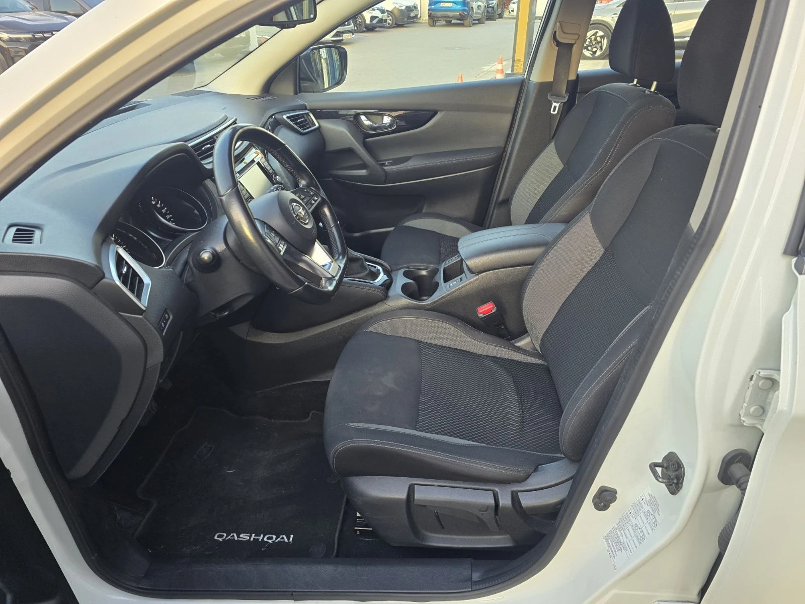 Nissan Qashqai 1.3 TCe 158 �.�. ������ 4x2 Stop & Start | Mobile.bg � ����������� 14