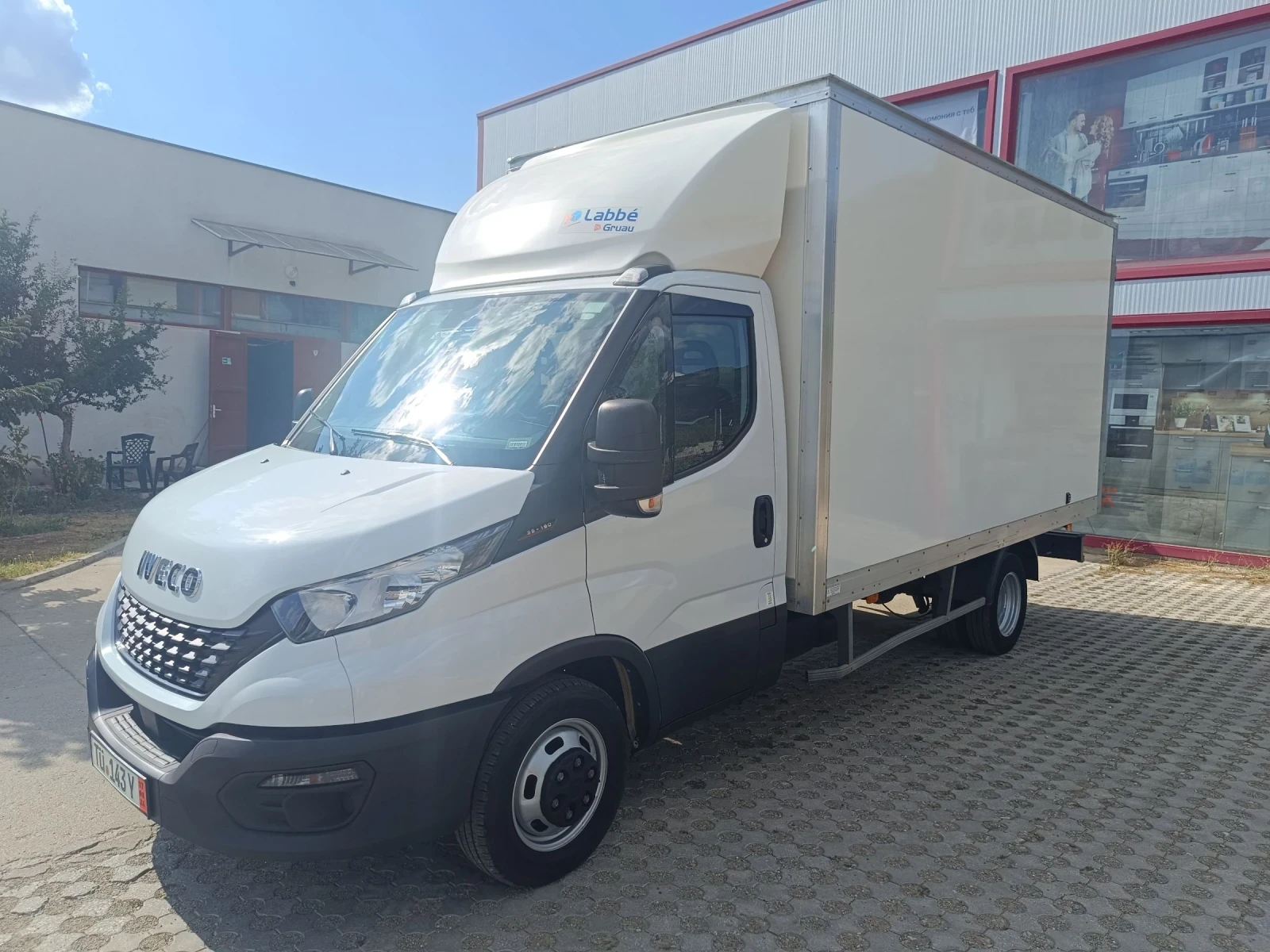 Iveco Daily 35с16 3000 3.5т - изображение 2