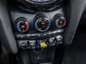 Mini Cooper SE Trim M*Navi*LED*SHZ*DAB*PDC, снимка 10 - Автомобили и джипове - 43394425