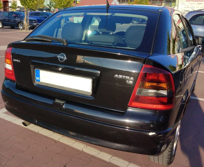 Opel Astra, снимка 3 - Автомобили и джипове - 48432218