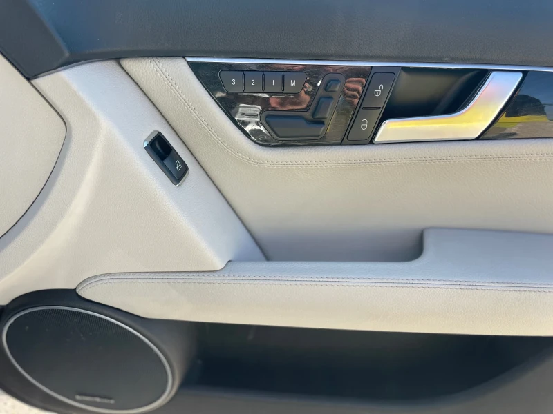 Mercedes-Benz C 350 ЛИЗИНГ!!! Швейцария!! Пълна история!! 1 собственик, снимка 16 - Автомобили и джипове - 52710683