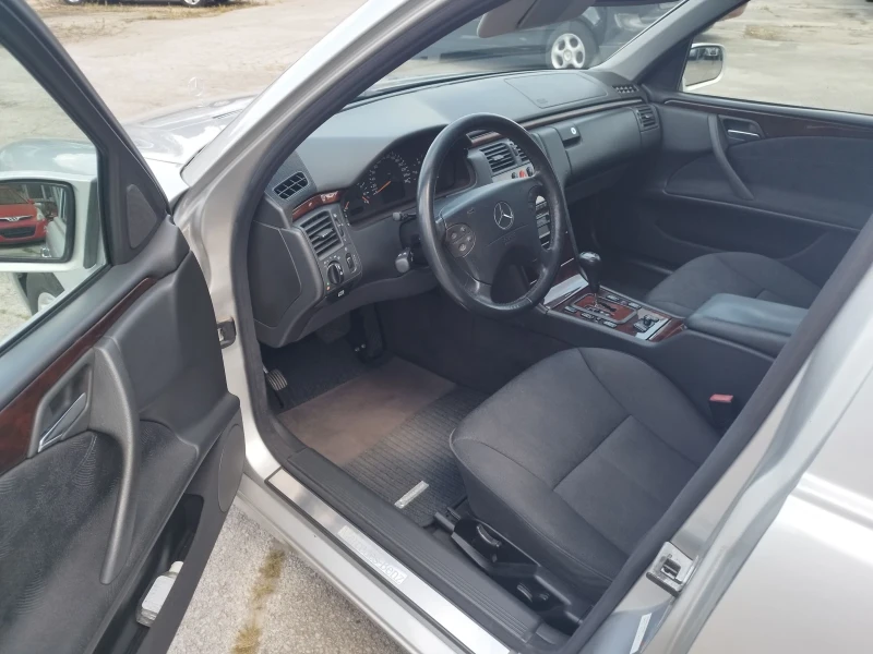 Mercedes-Benz E 320 3.2 CDI-197кс катафалка, снимка 10 - Автомобили и джипове - 50714998