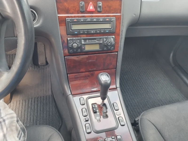 Mercedes-Benz E 320 3.2 CDI-197кс катафалка, снимка 11 - Автомобили и джипове - 50714998
