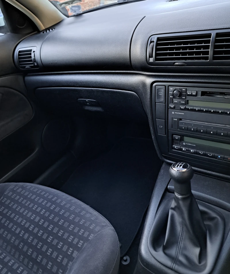 VW Passat, снимка 11 - Автомобили и джипове - 52238439