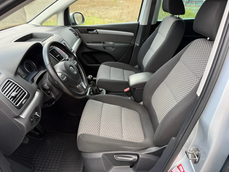 VW Sharan 2.0 TDI 140к.с / LED / NAVI / PARKTRONIC / XENON, снимка 10 - Автомобили и джипове - 52495509