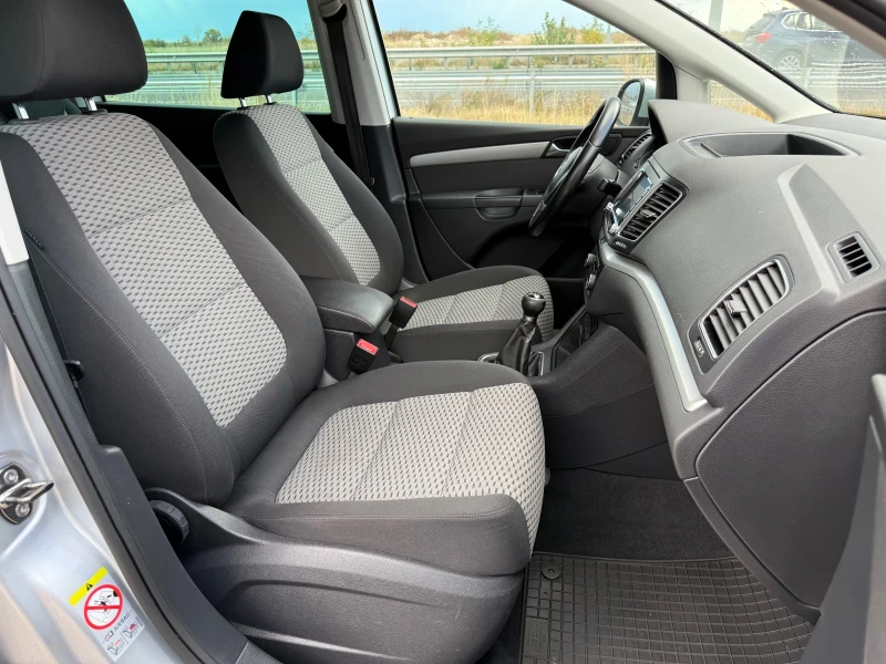 VW Sharan 2.0 TDI 140к.с / LED / NAVI / PARKTRONIC / XENON, снимка 11 - Автомобили и джипове - 52495509