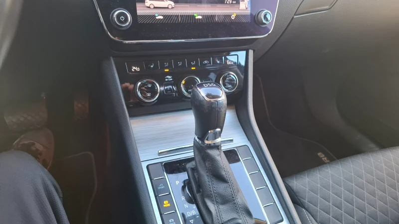 Skoda Superb Plug in hybrid , снимка 8 - Автомобили и джипове - 52858353