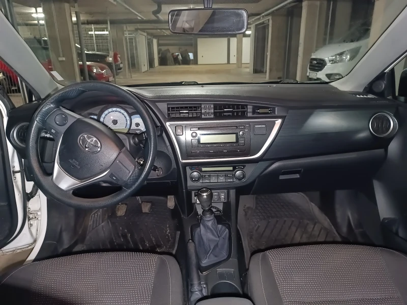 Toyota Auris, снимка 10 - Автомобили и джипове - 53404769