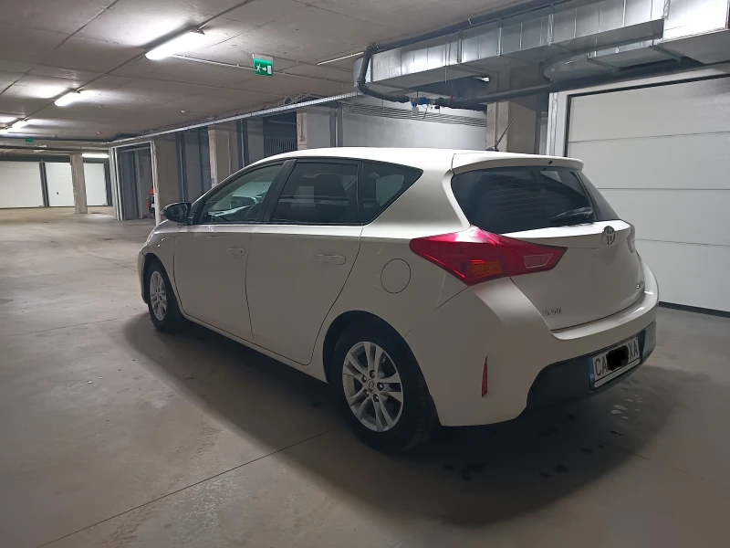 Toyota Auris, снимка 3 - Автомобили и джипове - 53404769