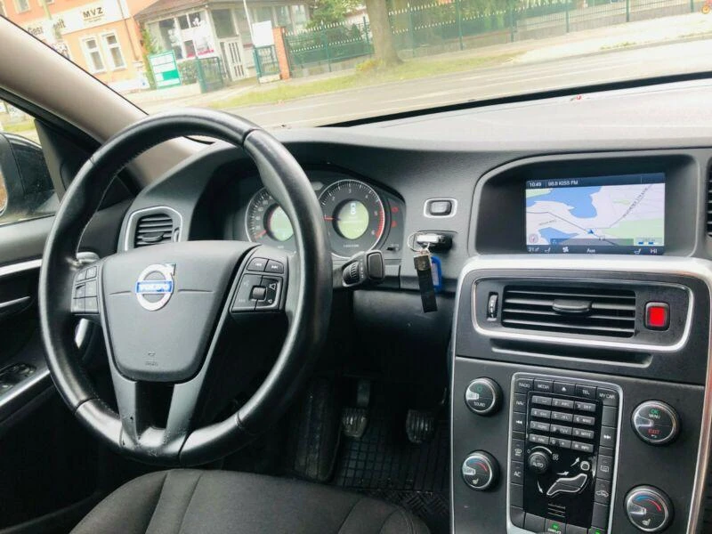 Volvo S60 2.4 D5 BI TURBO, снимка 2 - Автомобили и джипове - 29224592