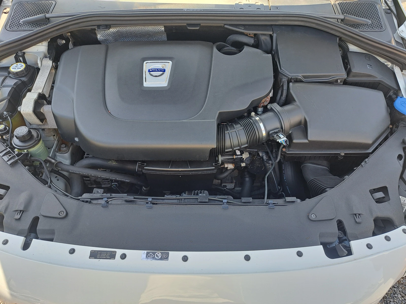 Volvo S60 2.0 D3, R desiqn, снимка 14 - Автомобили и джипове - 40702260
