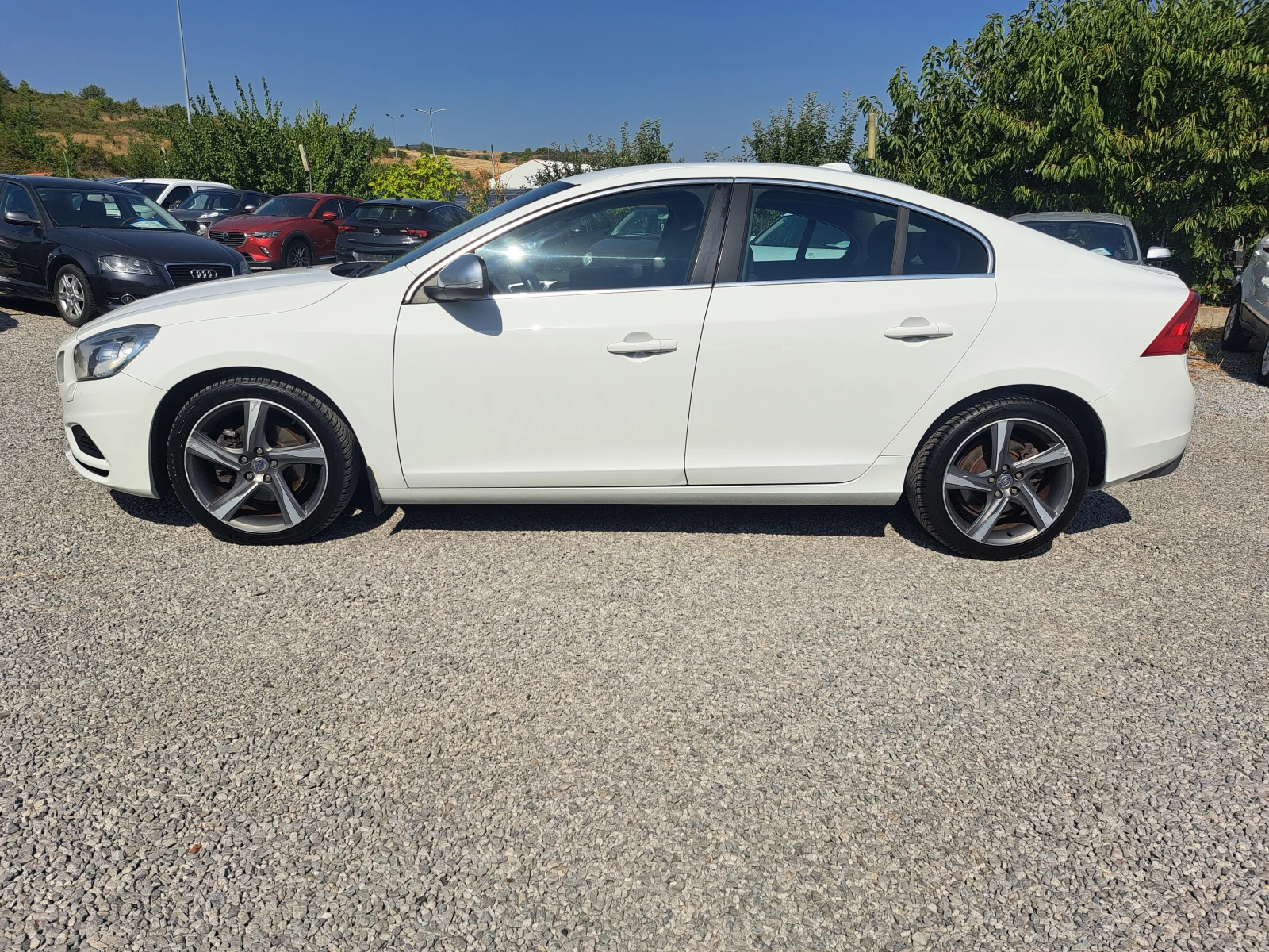 Volvo S60 2.0 D3, R desiqn, снимка 4 - Автомобили и джипове - 40702260
