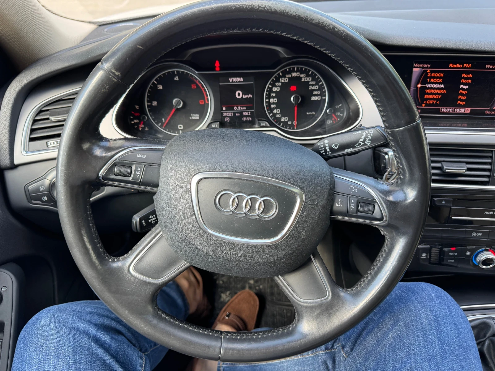 Audi A4 ПАНОРАМА* КОЖА* LED* NAVI* 2.0TDi 143hp* 9.2012г - изображение 3