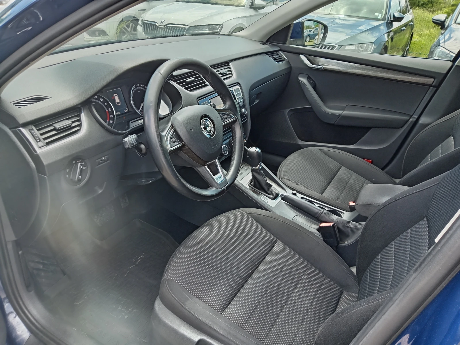 Skoda Octavia  Scout 2.0TDI 4x4 DSG - изображение 7