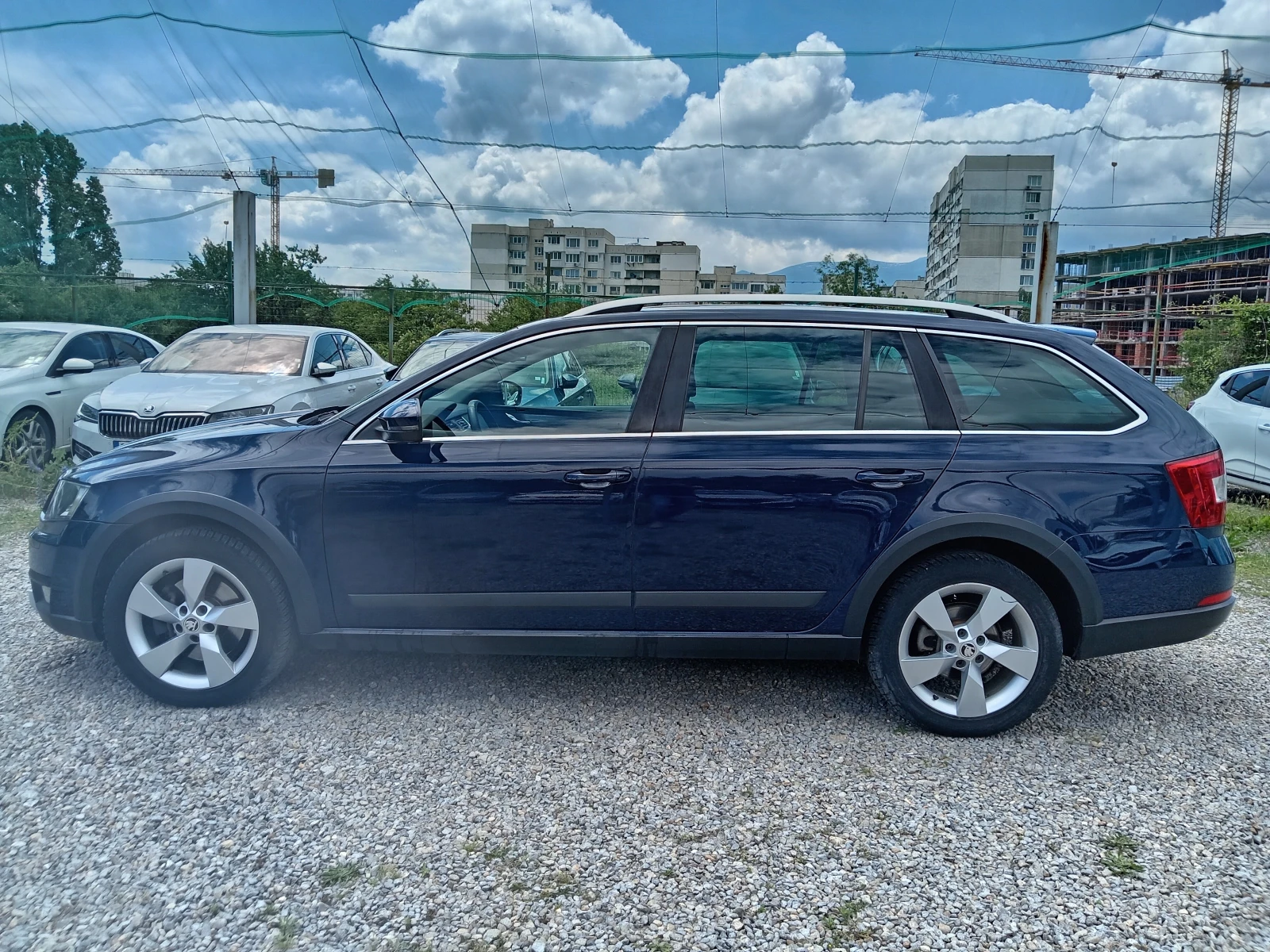 Skoda Octavia  Scout 2.0TDI 4x4 DSG - изображение 5