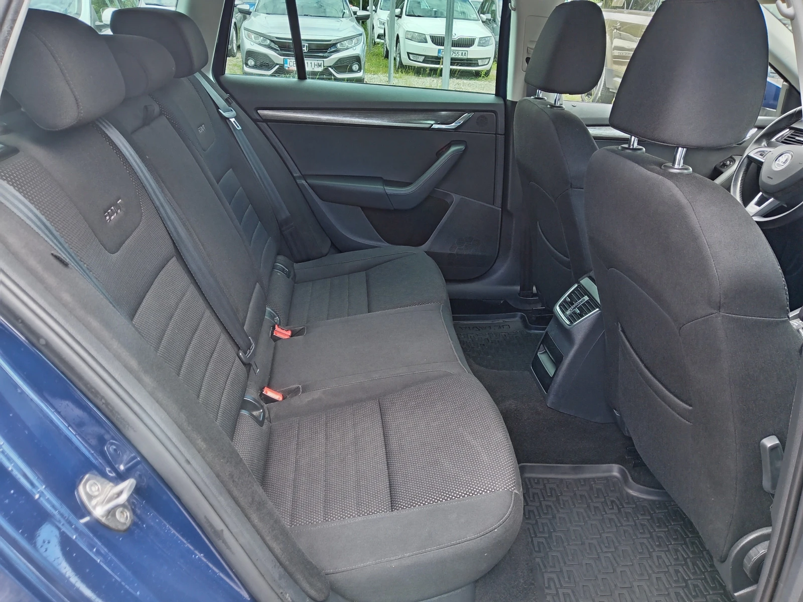 Skoda Octavia  Scout 2.0TDI 4x4 DSG - изображение 9