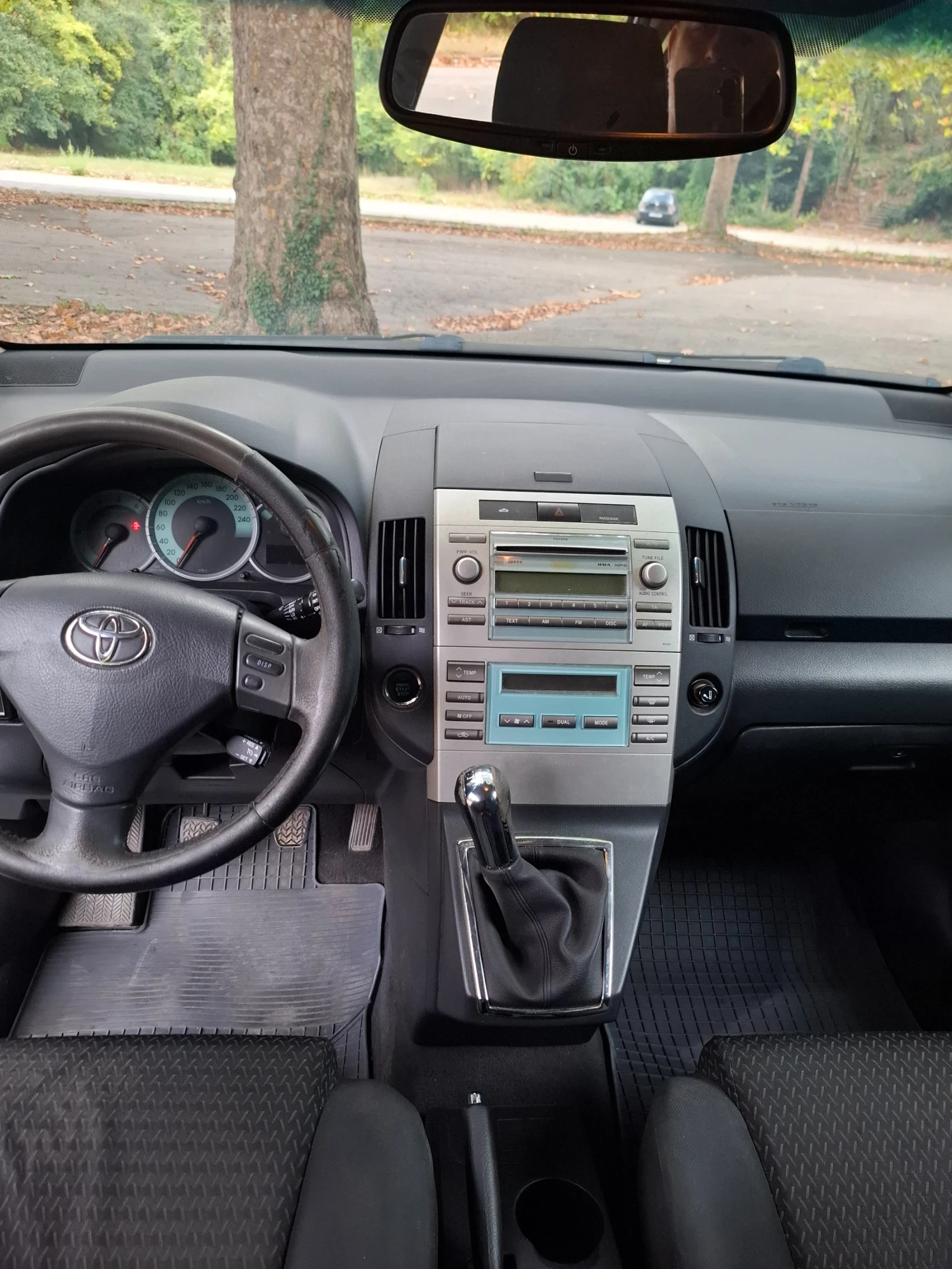 Toyota Corolla verso  - изображение 6
