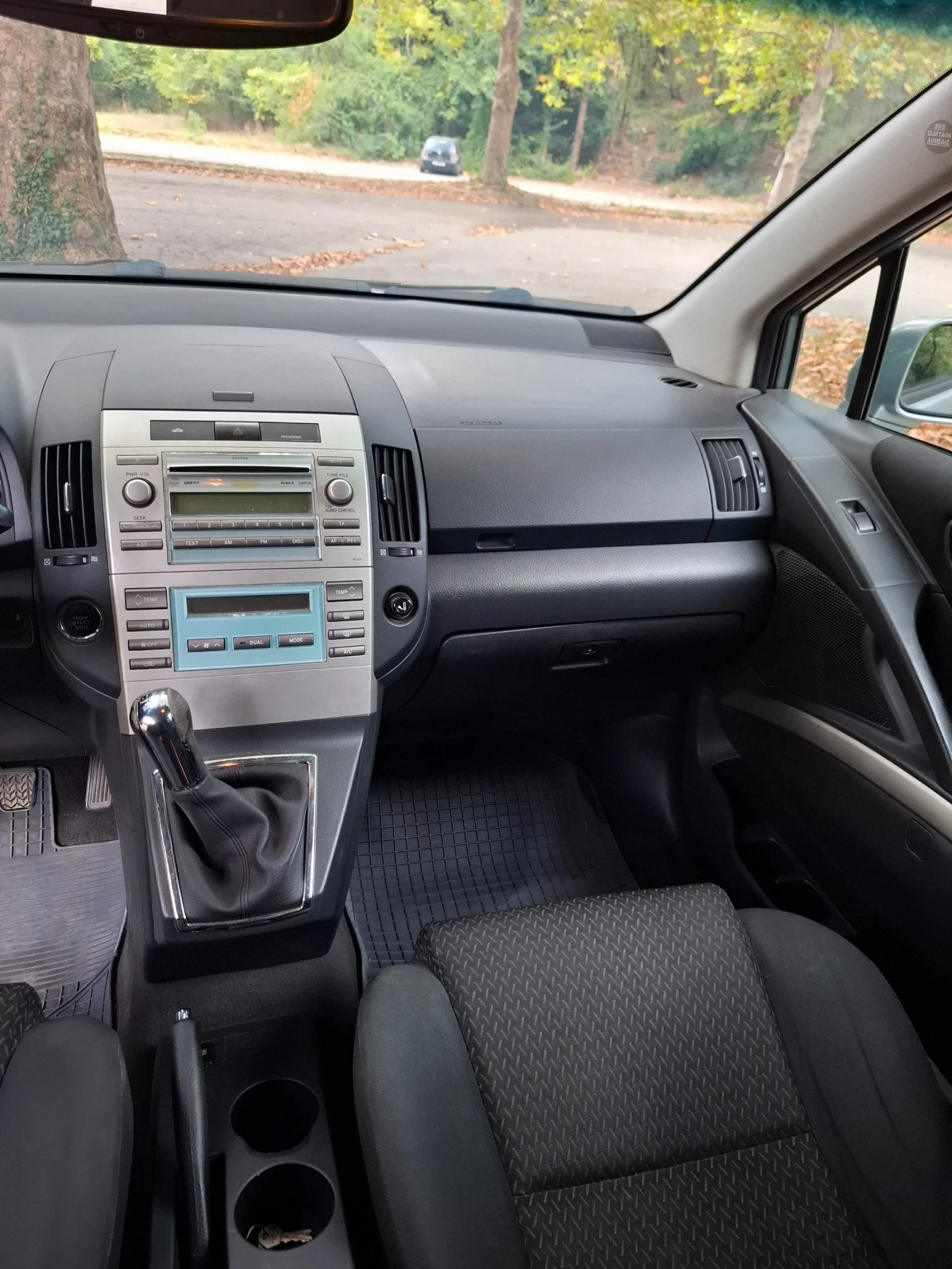 Toyota Corolla verso  - изображение 7