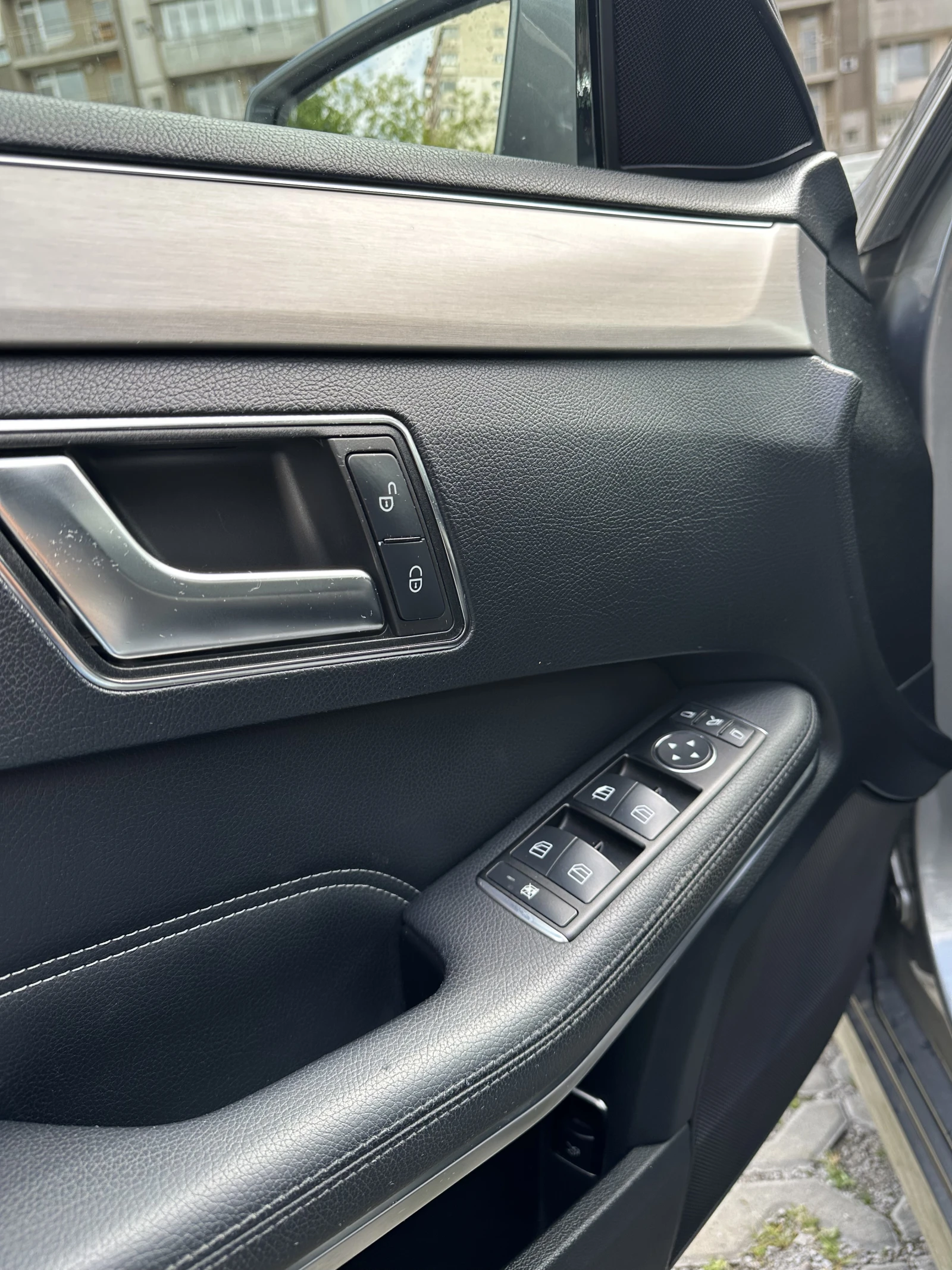 Mercedes-Benz E 250 CDI 4 matic, снимка 12 - Автомобили и джипове - 54095778