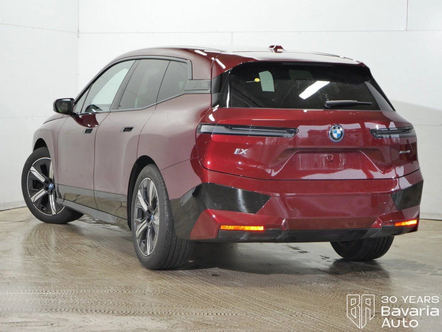 BMW iX 40 xDrive Sport - изображение 2