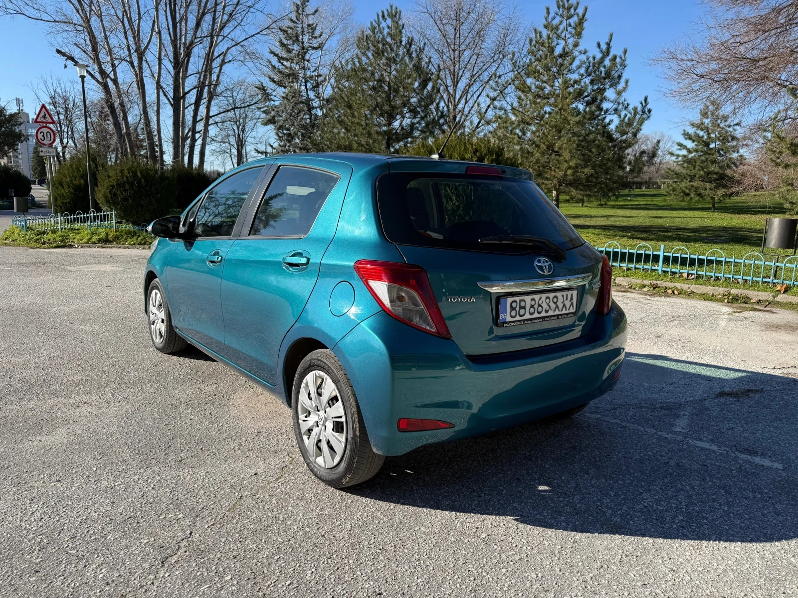 Toyota Yaris 1.33 NAVI/CAMERA/BLUETOOTH, снимка 6 - Автомобили и джипове - 53625664