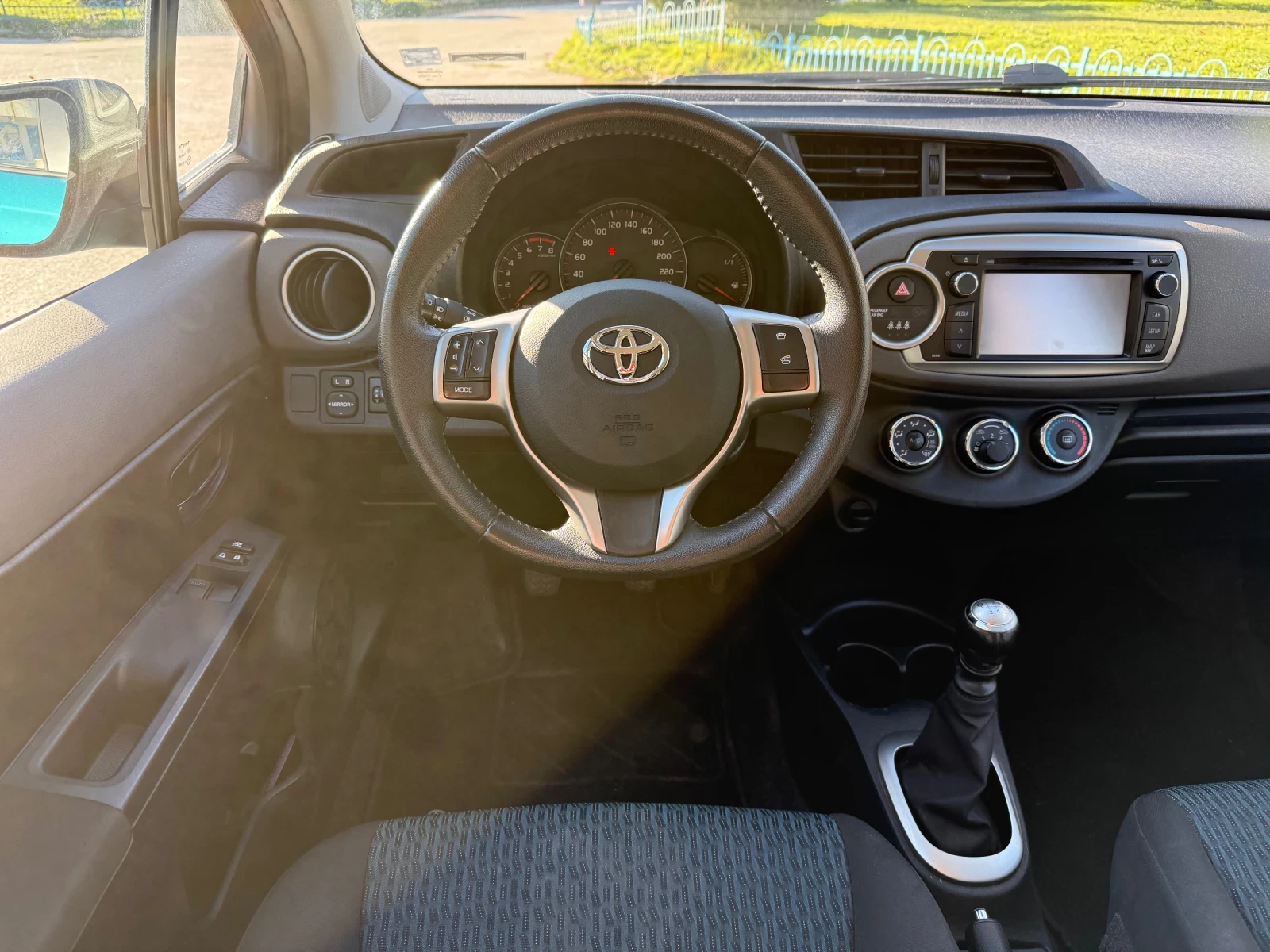 Toyota Yaris 1.33 NAVI/CAMERA/BLUETOOTH, снимка 11 - Автомобили и джипове - 53625664